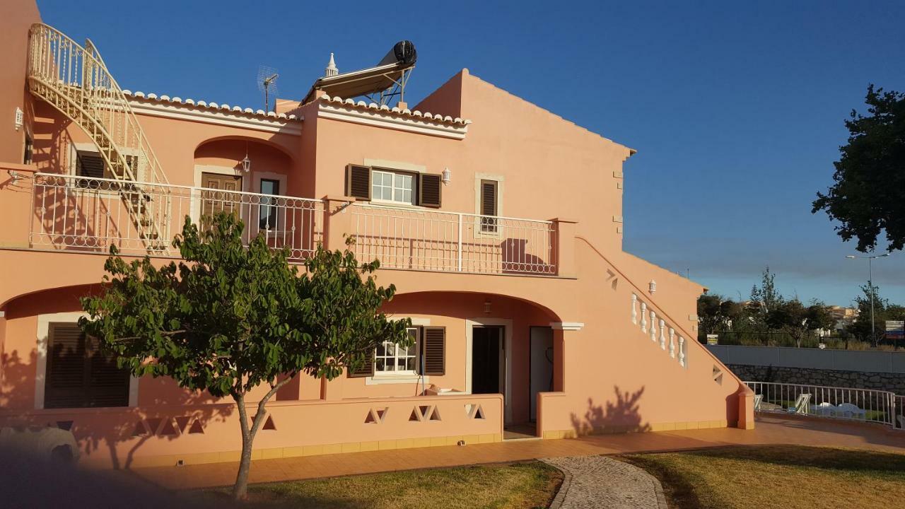 Saraiva'S Guest House Lagos Exterior photo
